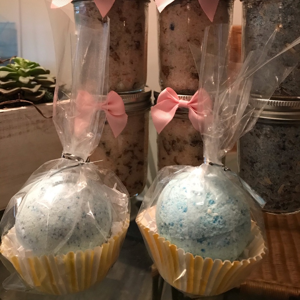 Vegan luxuries all natrual bath bombs